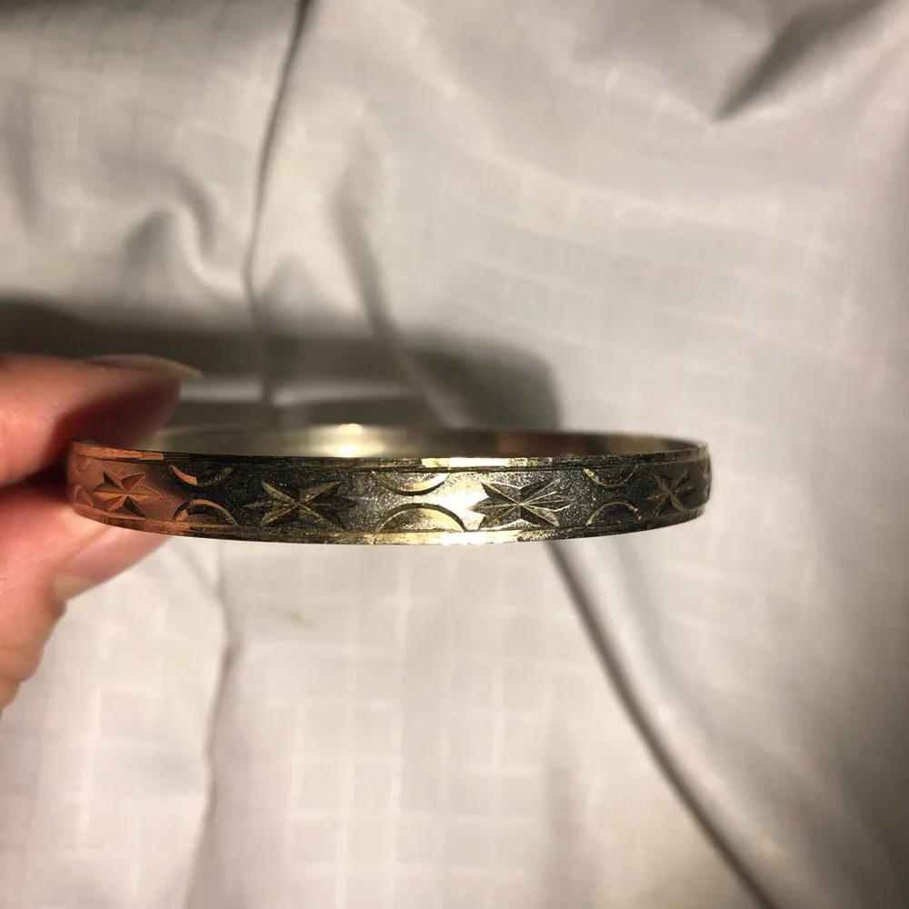 Bracelet - Picture 1 of 2